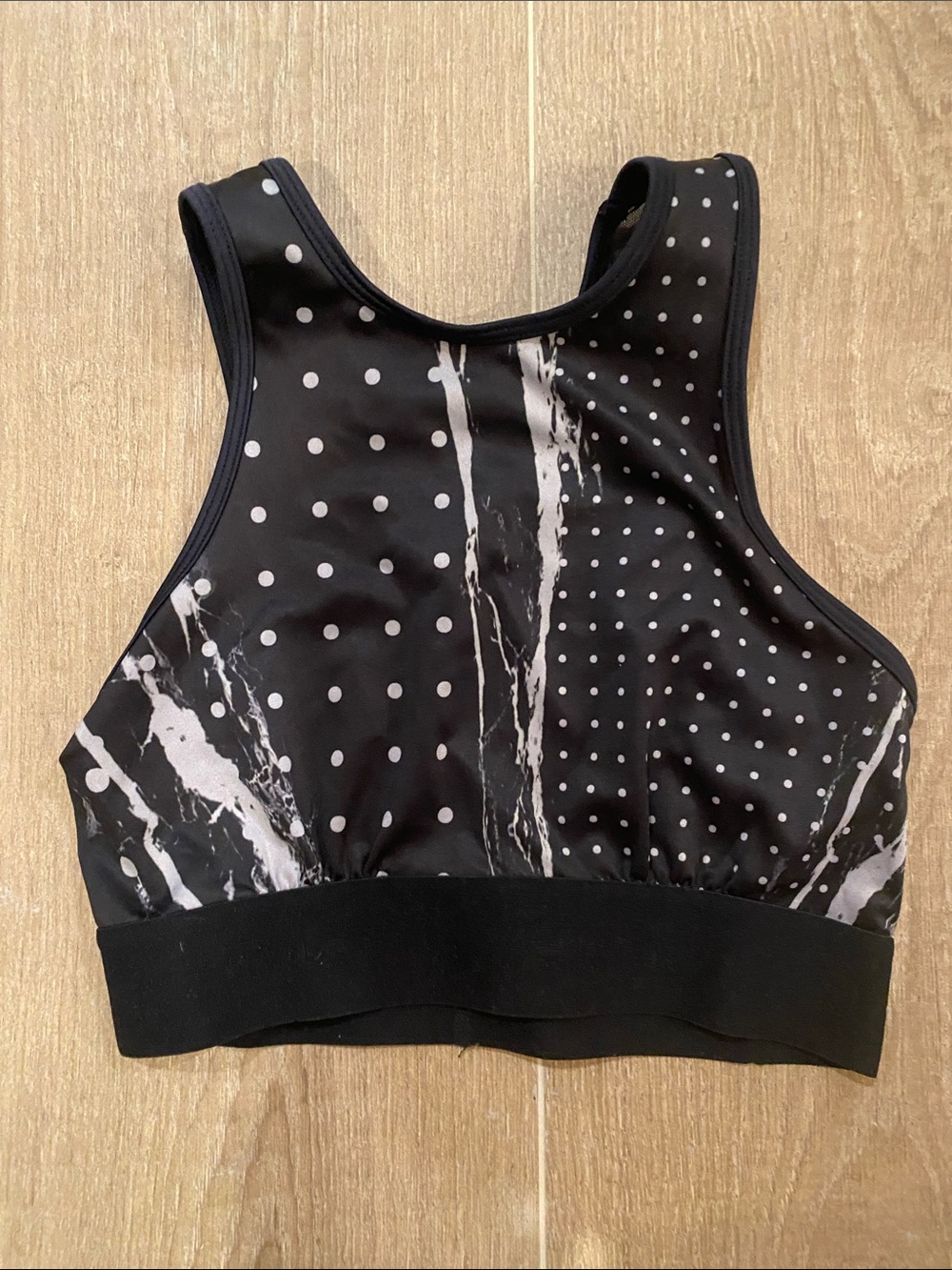 Noli Black & White High-Neck Polka Dot Marble Sports Bra